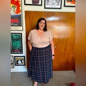 Bloomchic size 30W, 30, 6x flannel plaid midi skirt with pockets. NWT.